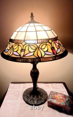 BIG JUNE SALE! EXC Cond! Beautiful DALE Tiffany Heavy Leaded Stained Glass Lamp