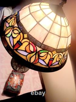 BIG JUNE SALE! EXC Cond! Beautiful DALE Tiffany Heavy Leaded Stained Glass Lamp