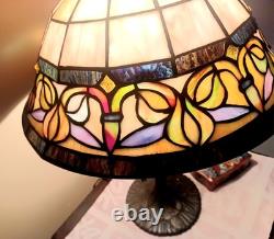 BIG JUNE SALE! EXC Cond! Beautiful DALE Tiffany Heavy Leaded Stained Glass Lamp