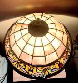 BIG JUNE SALE! EXC Cond! Beautiful DALE Tiffany Heavy Leaded Stained Glass Lamp
