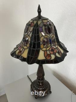 Dale Tiffany Butterfly Tulip Table Lamp Stained Glass Bronze Base
