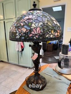 Dale Tiffany LIMITED EDITION Stained Glass LampMAGNOLIA28H x 16WGORGEOUS