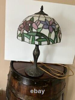 Dale Tiffany stained glass table lamp. 19 inches- iris pattern. Perfect conditio