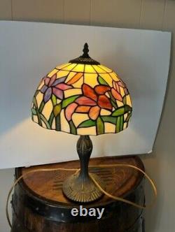 Dale Tiffany stained glass table lamp. 19 inches- iris pattern. Perfect conditio