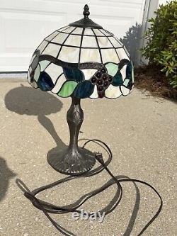 Darby Home Co. Stegner 18'' Stained Glas Accent Bronze Table Lamp, Tiffany style