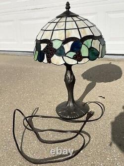 Darby Home Co. Stegner 18'' Stained Glas Accent Bronze Table Lamp, Tiffany style