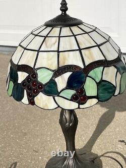 Darby Home Co. Stegner 18'' Stained Glas Accent Bronze Table Lamp, Tiffany style