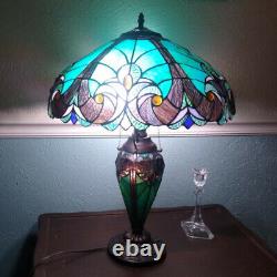 Emerald Green Victorian Theme Tiffany Style Stained Glass Table Lamp with Lit Base