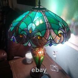 Emerald Green Victorian Theme Tiffany Style Stained Glass Table Lamp with Lit Base