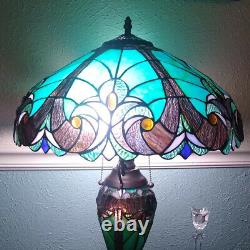 Emerald Green Victorian Theme Tiffany Style Stained Glass Table Lamp with Lit Base