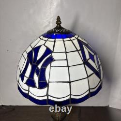 NY Yankees Tiffany Style Stained Glass Table Lamp 20 Tall Vintage 2003 NY Read