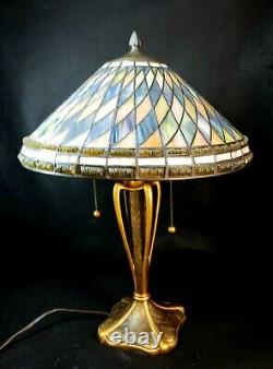 Quoizel Stained Glass Lamp With Geometric Design Vintage Stunning