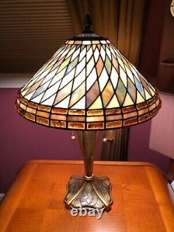 Quoizel Stained Glass Lamp with Double Bulb & Geometric Design VINTAGE RARE-GREAT