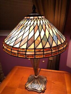 Quoizel Stained Glass Lamp with Double Bulb & Geometric Design VINTAGE RARE-GREAT