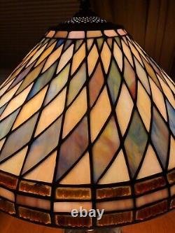 Quoizel Stained Glass Lamp with Double Bulb & Geometric Design VINTAGE RARE-GREAT