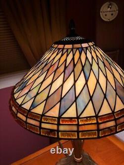 Quoizel Stained Glass Lamp with Double Bulb & Geometric Design VINTAGE RARE-GREAT