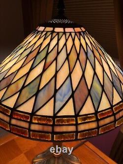 Quoizel Stained Glass Lamp with Double Bulb & Geometric Design VINTAGE RARE-GREAT