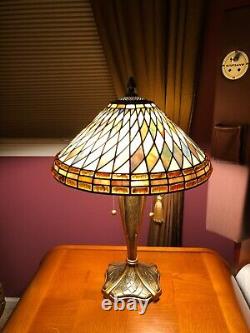 Quoizel Stained Glass Lamp with Double Bulb & Geometric Design VINTAGE RARE-GREAT