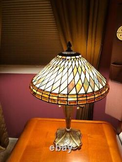 Quoizel Stained Glass Lamp with Double Bulb & Geometric Design VINTAGE RARE-GREAT