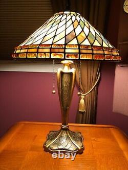 Quoizel Stained Glass Lamp with Double Bulb & Geometric Design VINTAGE RARE-GREAT