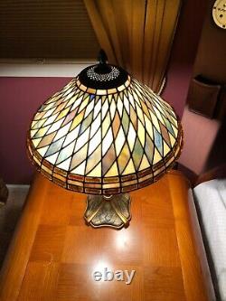 Quoizel Stained Glass Lamp with Double Bulb & Geometric Design VINTAGE RARE-GREAT