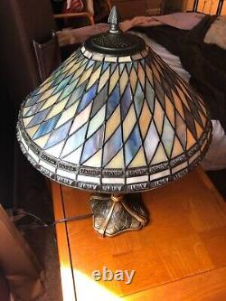 Quoizel Stained Glass Lamp with Double Bulb & Geometric Design VINTAGE RARE-GREAT