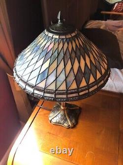 Quoizel Stained Glass Lamp with Double Bulb & Geometric Design VINTAGE RARE-GREAT