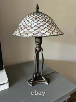 Quoizel Stained Glass Tiffany Lamp Fish Scaled 19 In Table Lamp Vintage Scallop