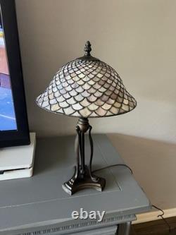 Quoizel Stained Glass Tiffany Lamp Fish Scaled 19 In Table Lamp Vintage Scallop