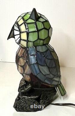 Quoizel Tiffany Style Stained Glass Owl Table Lamp #13909 10 1/2 tall