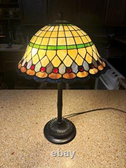 Quoizel Tiffany Style Stained Glass Table Lamp Pull Chain Bronze Finish