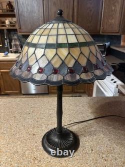 Quoizel Tiffany Style Stained Glass Table Lamp Pull Chain Bronze Finish