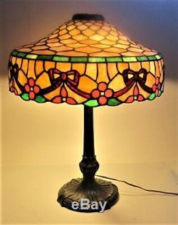Signed CHICAGO MOSAIC Stained Glass Lamp with Rare Design c. 1915 leaded antique