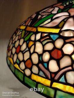 Signed Quoizel Jonquil Daffodil Stained Glass Lamp Tiffany Studio Pattern