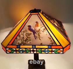 Songbird stained glass lamp. 4 different bird panels. Double pull chain on/off