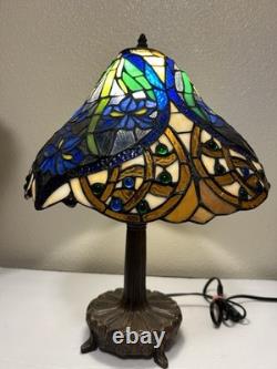 Stunning Vintage Stained Glass Tiffany Style Lamp Pristine Condition Works Great