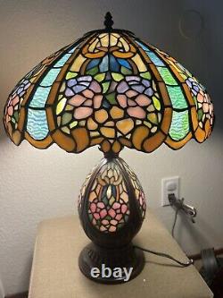 TIFFANY STYLE PRETTY PETALS TABLE LAMP STAINED GLASS HSN 22 x 16