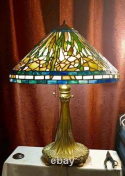 Tiffany Studio Reproduction Yellow Daffodils Stained Glass Lamp