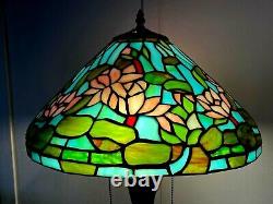 Tiffany Style 16 Water Lily Stained Glass Shade Table Lamp