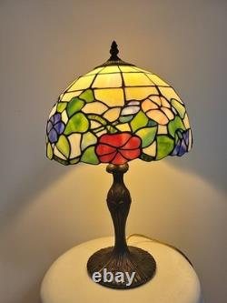 Tiffany-Style Floral Pattern Stained Glass Table Lamp 18h Vintage