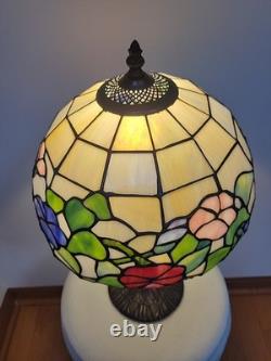 Tiffany-Style Floral Pattern Stained Glass Table Lamp 18h Vintage