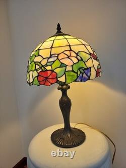 Tiffany-Style Floral Pattern Stained Glass Table Lamp 18h Vintage