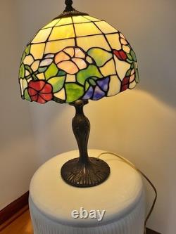 Tiffany-Style Floral Pattern Stained Glass Table Lamp 18h Vintage