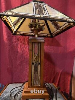 Tiffany Style Glass And Wood Table Lamp