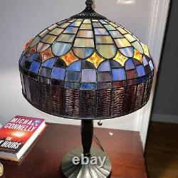 Tiffany Style Stained Glass Gothic Table Lamp, Heavy, 2 Light Bulbs, Pull Chain