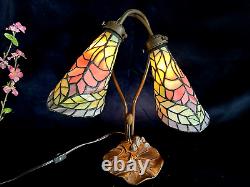 Tiffany Style Stained Glass Lamp 15.5 tall 13 wide VINTAGE