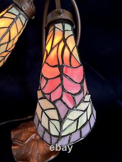 Tiffany Style Stained Glass Lamp 15.5 tall 13 wide VINTAGE