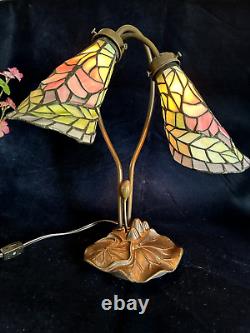 Tiffany Style Stained Glass Lamp 15.5 tall 13 wide VINTAGE