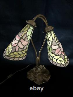 Tiffany Style Stained Glass Lamp 15.5 tall 13 wide VINTAGE