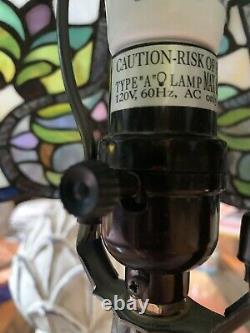 Tiffany Style Stained Glass Table Lamp 18 In Tall 12 In Diameter Excellent